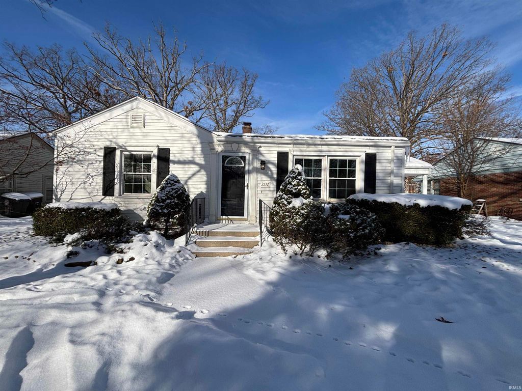 Photo of 3517 Kirkwood Drive, Fort Wayne, IN 46805 (MLS # 202548353)