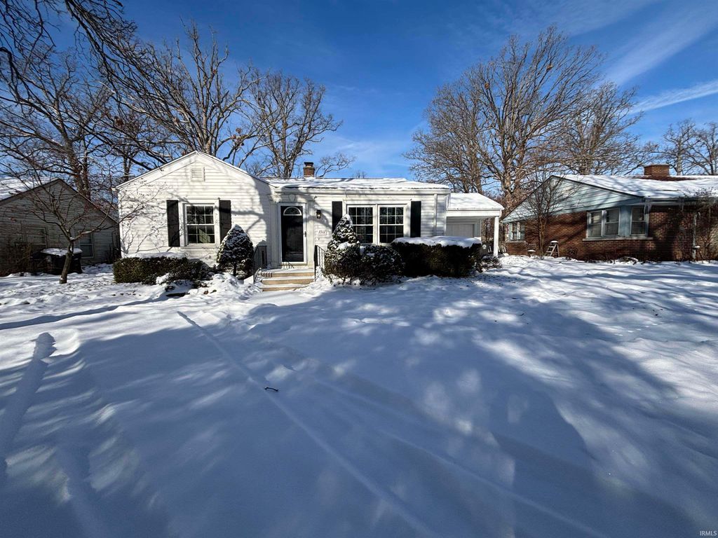 Photo of 3517 Kirkwood Drive, Fort Wayne, IN 46805 (MLS # 202548353)