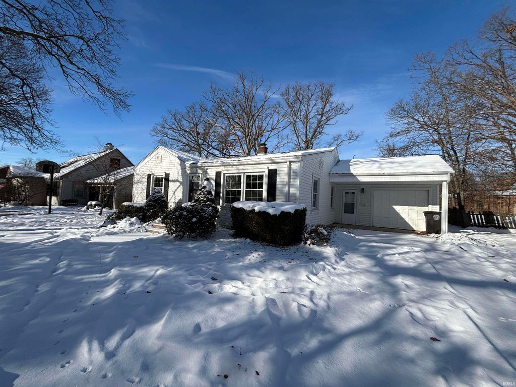 Photo of 3517 Kirkwood Drive, Fort Wayne, IN 46805 (MLS # 202548353)