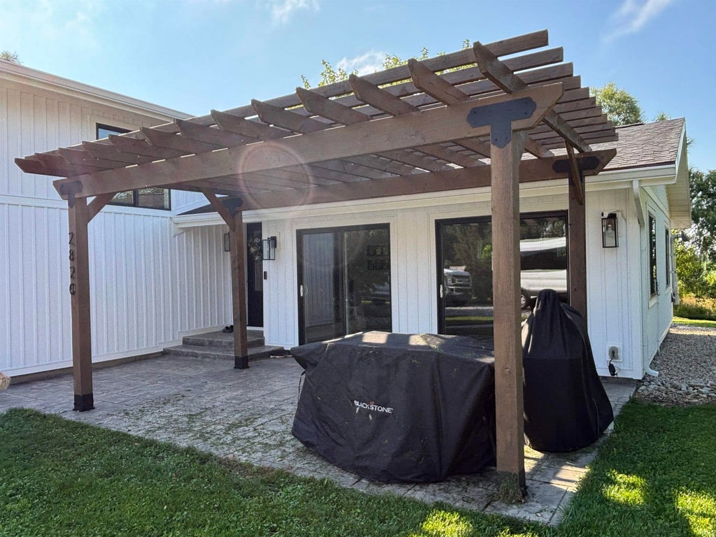 Photo of 2820 W 300 N, Bluffton, IN 46714 (MLS # 202640207)