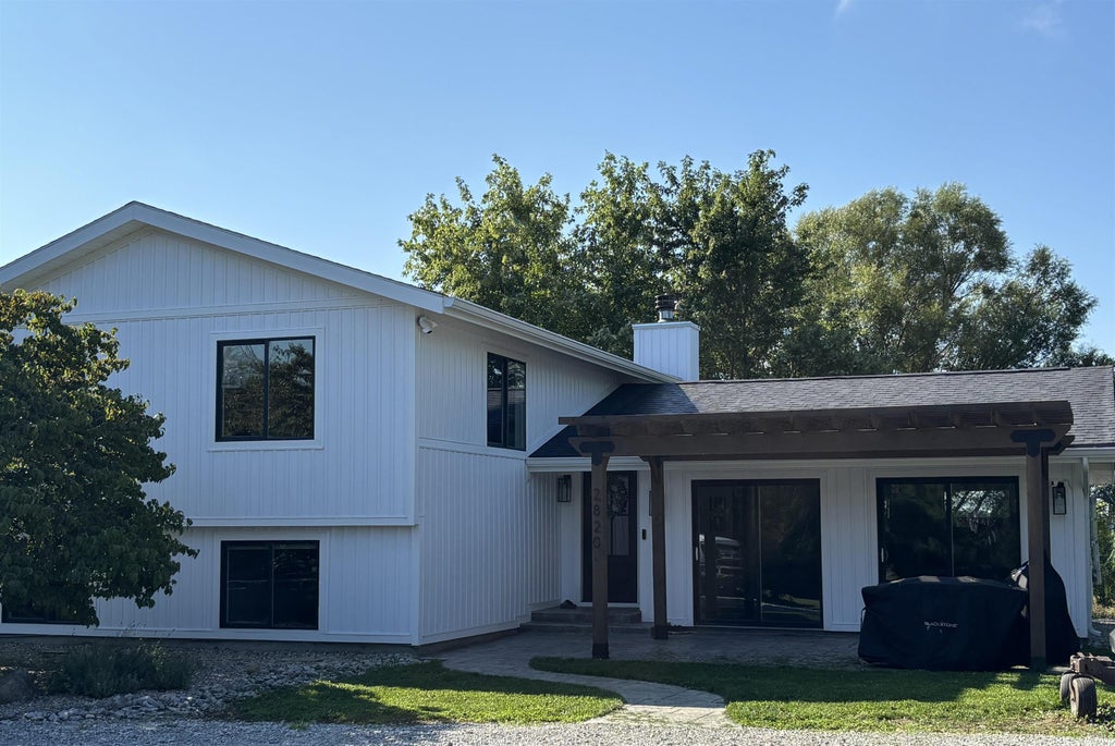 Photo of 2820 W 300 N, Bluffton, IN 46714 (MLS # 202640207)