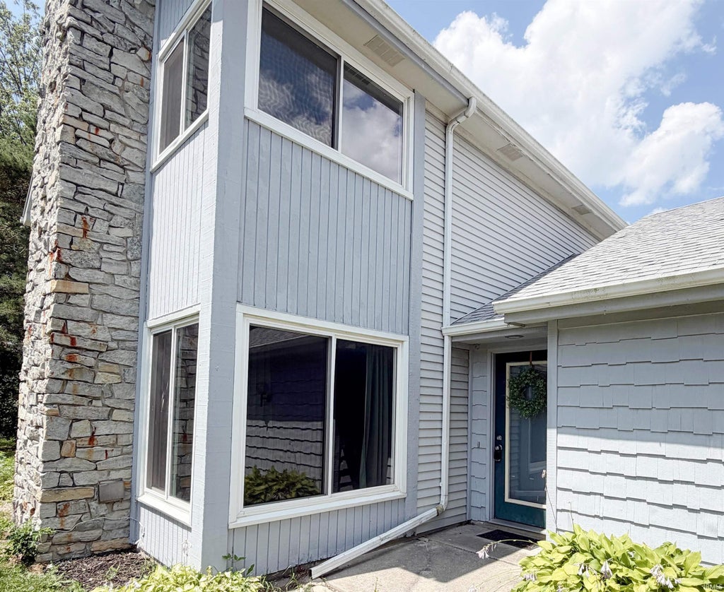 Photo of 4505 Brookshire Circle, Fort Wayne, IN 46835 (MLS # 202633521)
