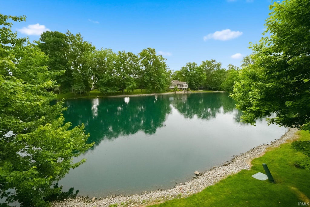 Photo of 2522 E Saint Thomas Point, Fort Wayne, IN 46815 (MLS # 202641892)