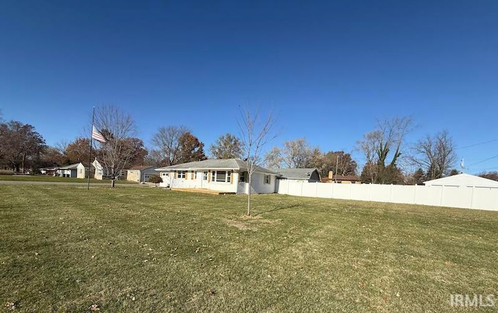 Photo of 612 W Cromer Avenue, Muncie, IN 47303 (MLS # 202548051)
