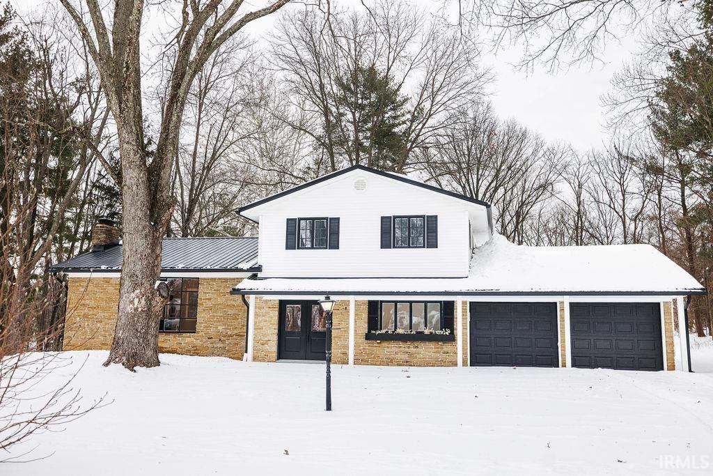 Photo of 633 S Ravencrest Avenue, Bloomington, IN 47401 (MLS # 202605420)