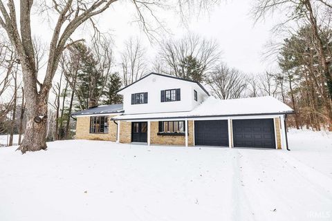 Photo of 633 S Ravencrest Avenue, Bloomington, IN 47401 (MLS # 202605420)