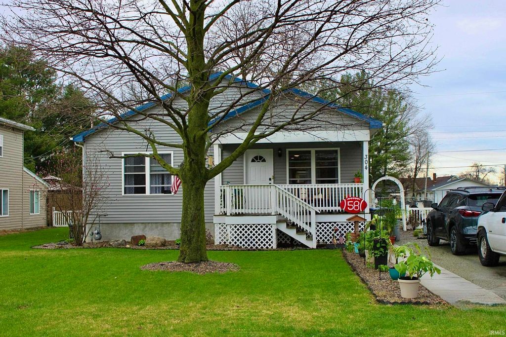 Photo of 304 Maplewood Avenue, Bourbon, IN 46504 (MLS # 202611547)