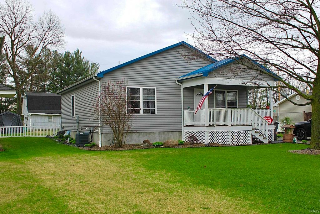 Photo of 304 Maplewood Avenue, Bourbon, IN 46504 (MLS # 202611547)