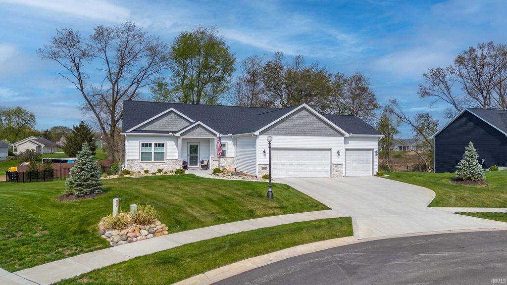 Photo of 2867 E Lake Tahoe Trail, Warsaw, IN 46582 (MLS # 202616586)