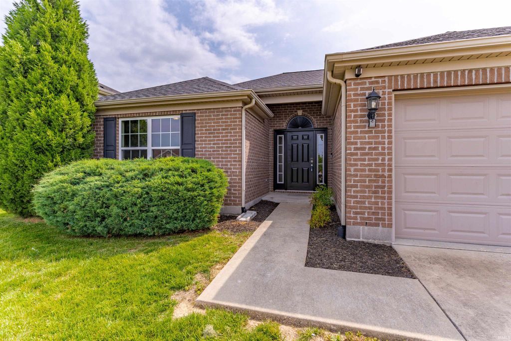 Photo of 832 Tawny Drive, Evansville, IN 47712 (MLS # 202619037)