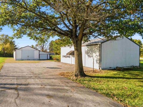 Tiny photo for 560 E 900 S, Fairmount, IN 46928 (MLS # 202643828)