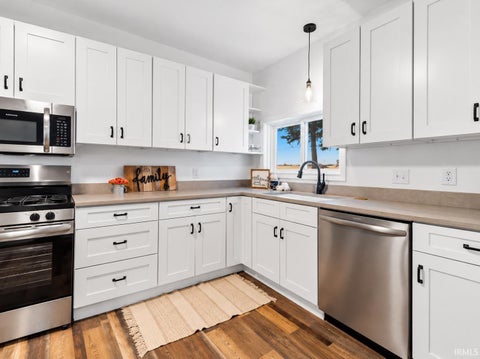 Tiny photo for 560 E 900 S, Fairmount, IN 46928 (MLS # 202643828)