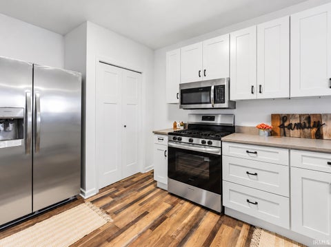 Tiny photo for 560 E 900 S, Fairmount, IN 46928 (MLS # 202643828)