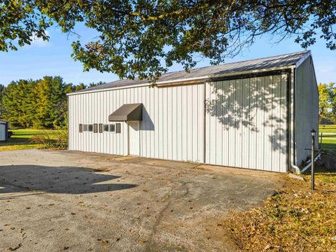 Tiny photo for 560 E 900 S, Fairmount, IN 46928 (MLS # 202643828)