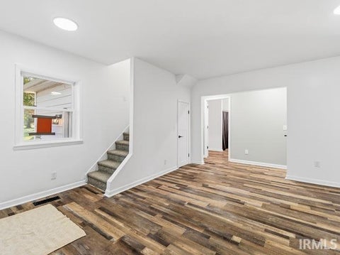 Tiny photo for 560 E 900 S, Fairmount, IN 46928 (MLS # 202643828)