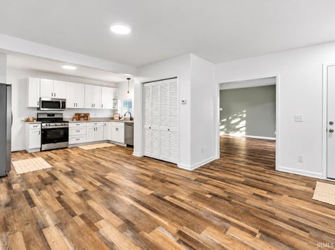 Tiny photo for 560 E 900 S, Fairmount, IN 46928 (MLS # 202643828)
