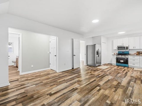 Tiny photo for 560 E 900 S, Fairmount, IN 46928 (MLS # 202643828)