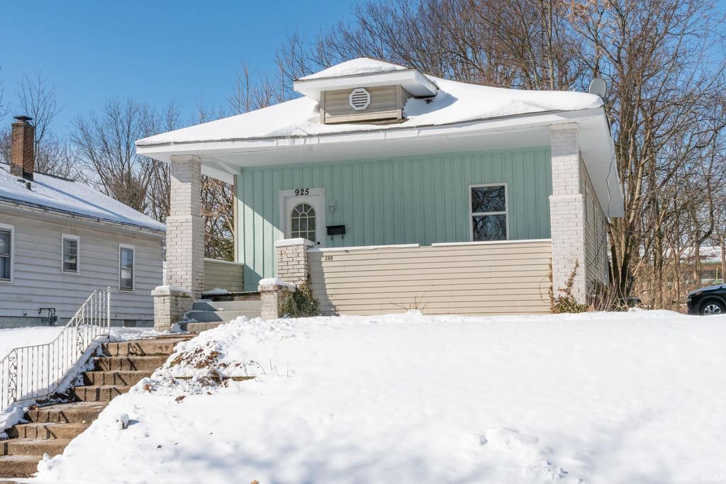 Photo of 925 Sancome Avenue, South Bend, IN 46628 (MLS # 202607224)