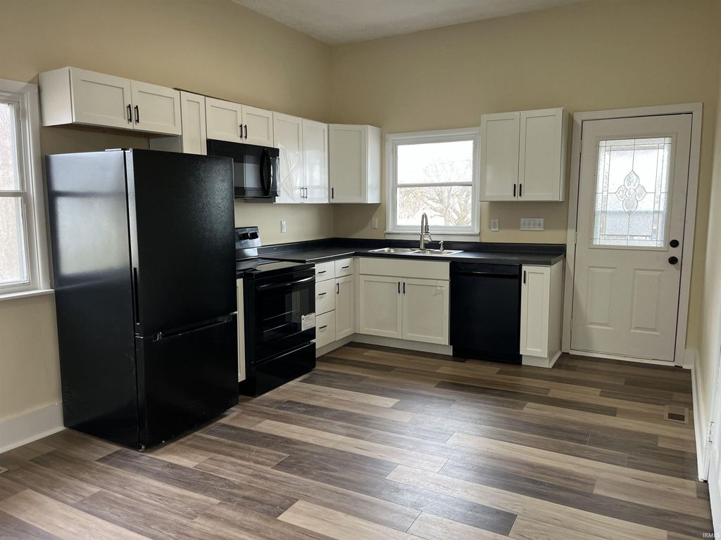 Photo of 311 N Mill Street, Veedersburg, IN 47987 (MLS # 202605705)