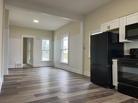 Tiny photo for 311 N Mill Street, Veedersburg, IN 47987 (MLS # 202605705)