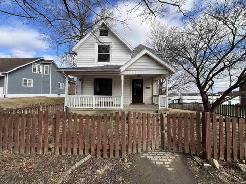 Photo of 311 N Mill Street, Veedersburg, IN 47987 (MLS # 202605705)