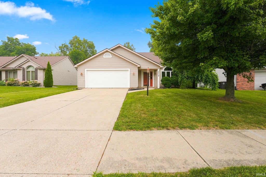 Photo of 7718 Currie Hill Court, Fort Wayne, IN 46804 (MLS # 202629121)