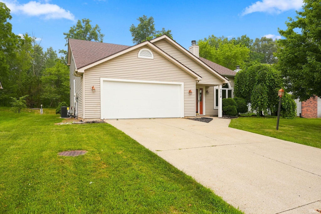 Photo of 7718 Currie Hill Court, Fort Wayne, IN 46804 (MLS # 202629121)