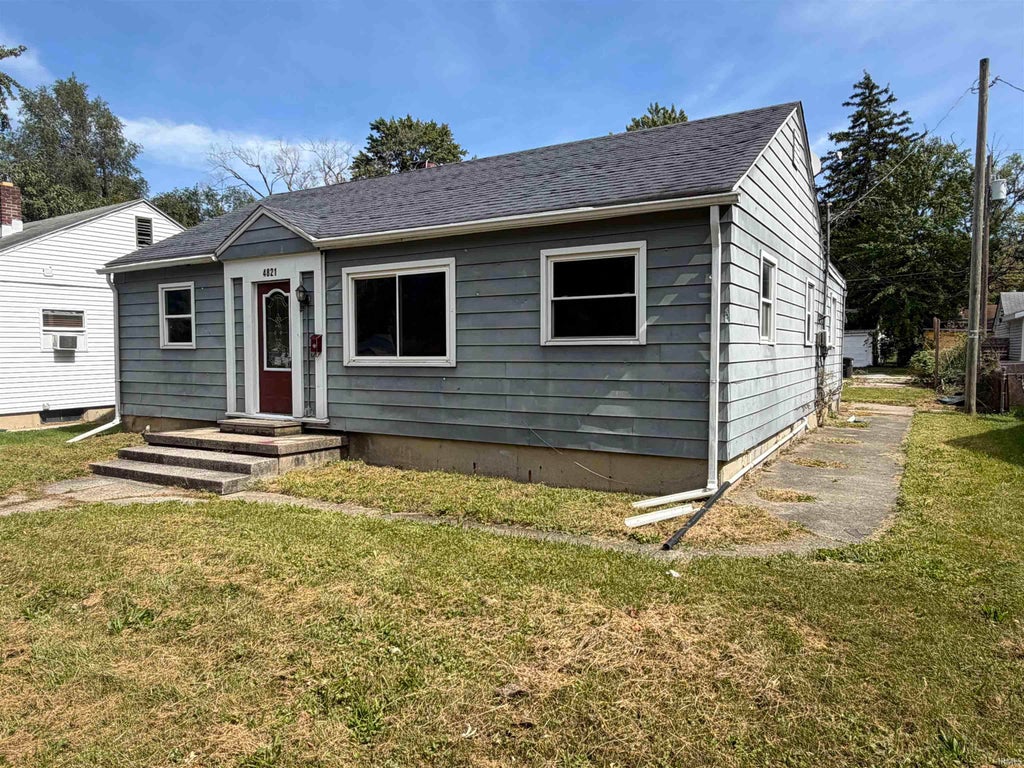 Photo of 4821 Weisser Park Avenue, Fort Wayne, IN 46806 (MLS # 202637953)