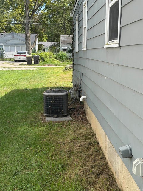 Tiny photo for 4821 Weisser Park Avenue, Fort Wayne, IN 46806 (MLS # 202637953)
