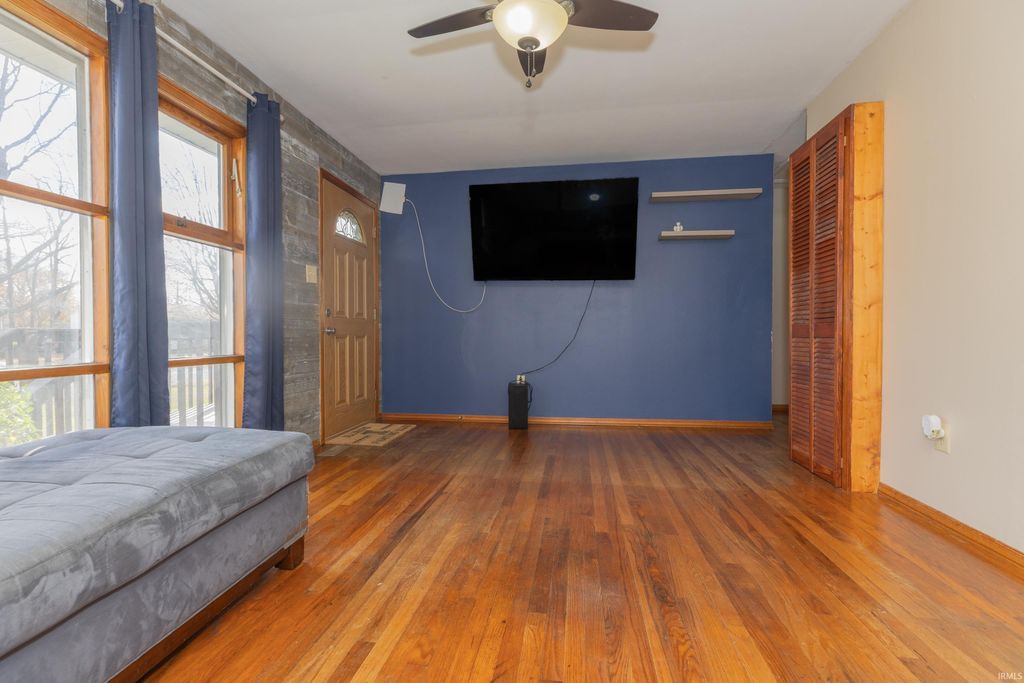 Photo of 1751 S Parker Drive, Evansville, IN 47714 (MLS # 202547586)