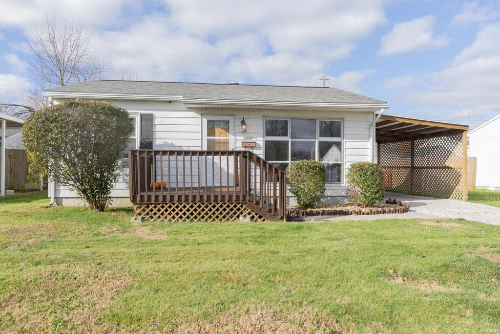 Photo of 1751 S Parker Drive, Evansville, IN 47714 (MLS # 202547586)