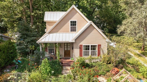 Photo of 1010 W 7Th Street, Bloomington, IN 47404 (MLS # 202633473)