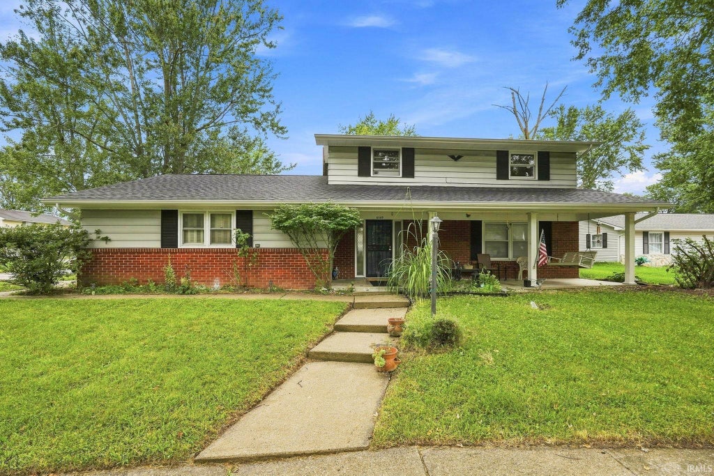 Photo of 6109 Graymoor Lane, Fort Wayne, IN 46835 (MLS # 202636184)
