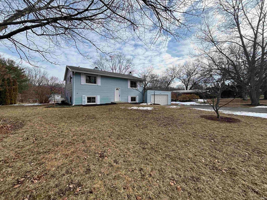 Photo of 5305 Westbreeze Trail, Fort Wayne, IN 46804 (MLS # 202615473)