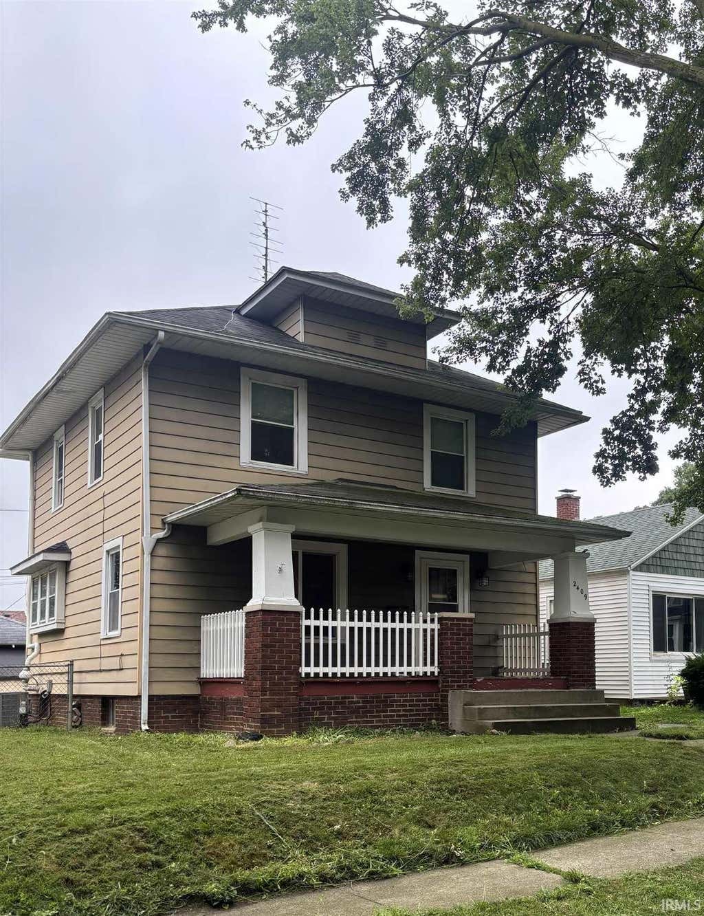 Photo of 2409 Terrace Road, Fort Wayne, IN 46805 (MLS # 202633105)