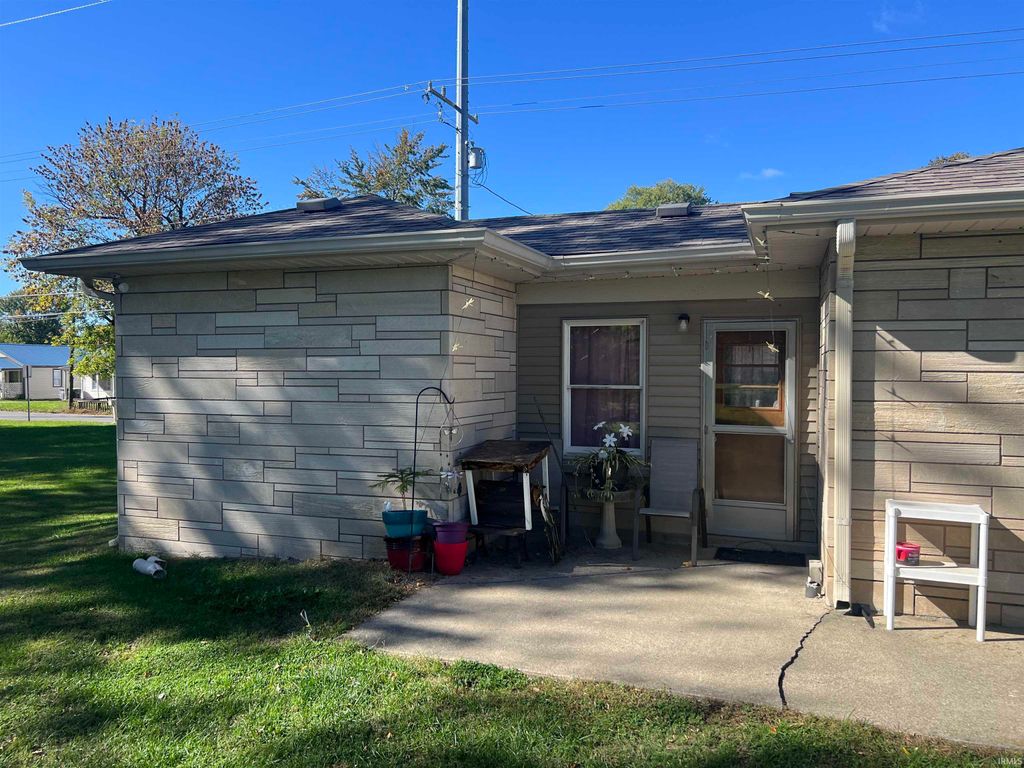 Photo of 813 S O&#39;Brien Street, Seymour, IN 47274 (MLS # 202544626)