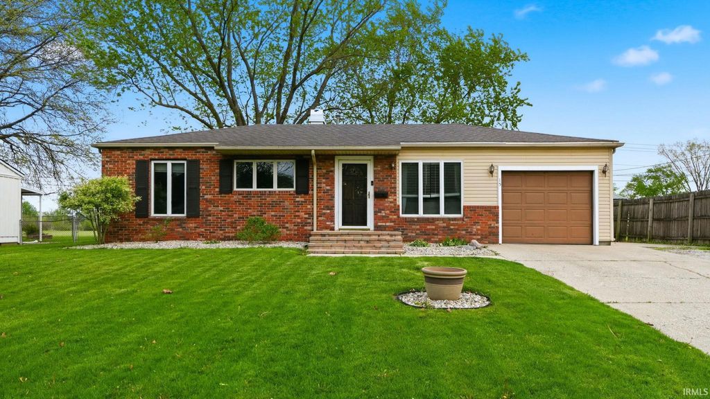 Photo of 15 Columbian Avenue, Bluffton, IN 46714 (MLS # 202614476)