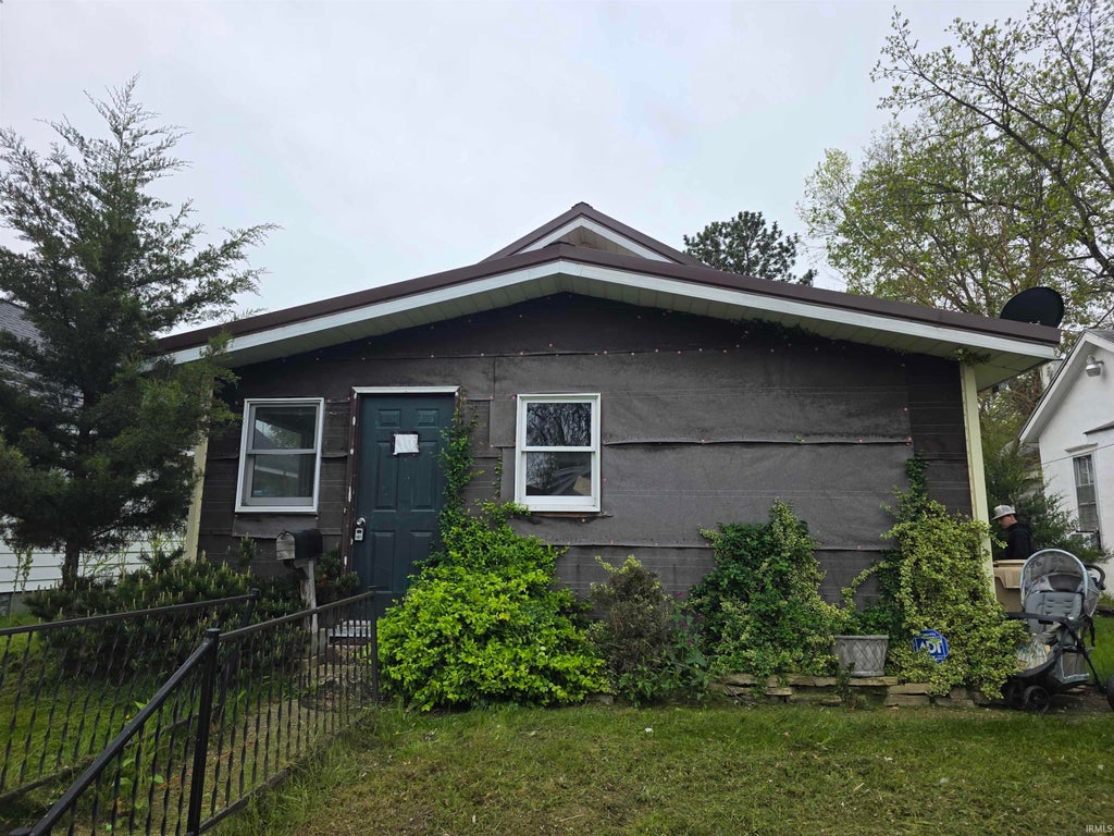 Photo of 1414 Bowman Street, South Bend, IN 46613 (MLS # 202637221)