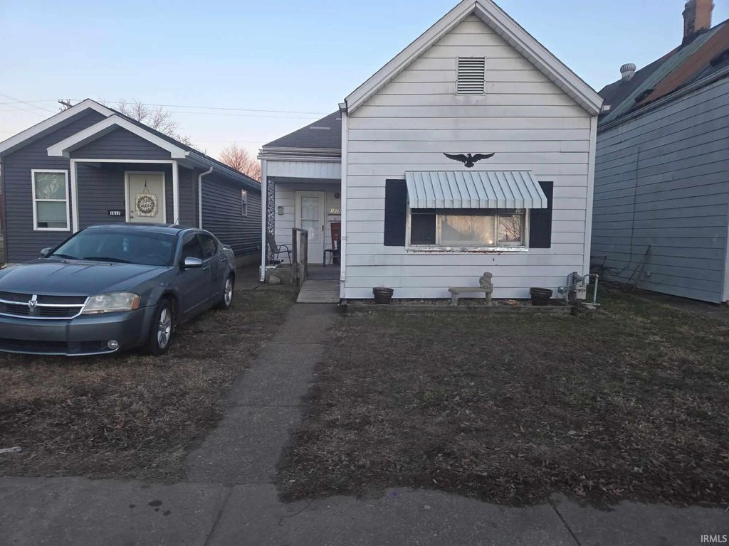 Photo of 1015 N Governor Street, Evansville, IN 47711 (MLS # 202608018)