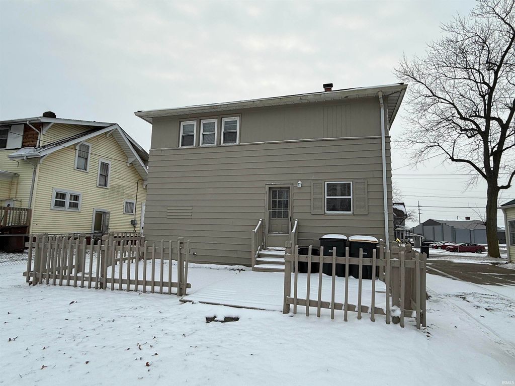 Photo of 927 S Main Street, Kendallville, IN 46755 (MLS # 202549912)
