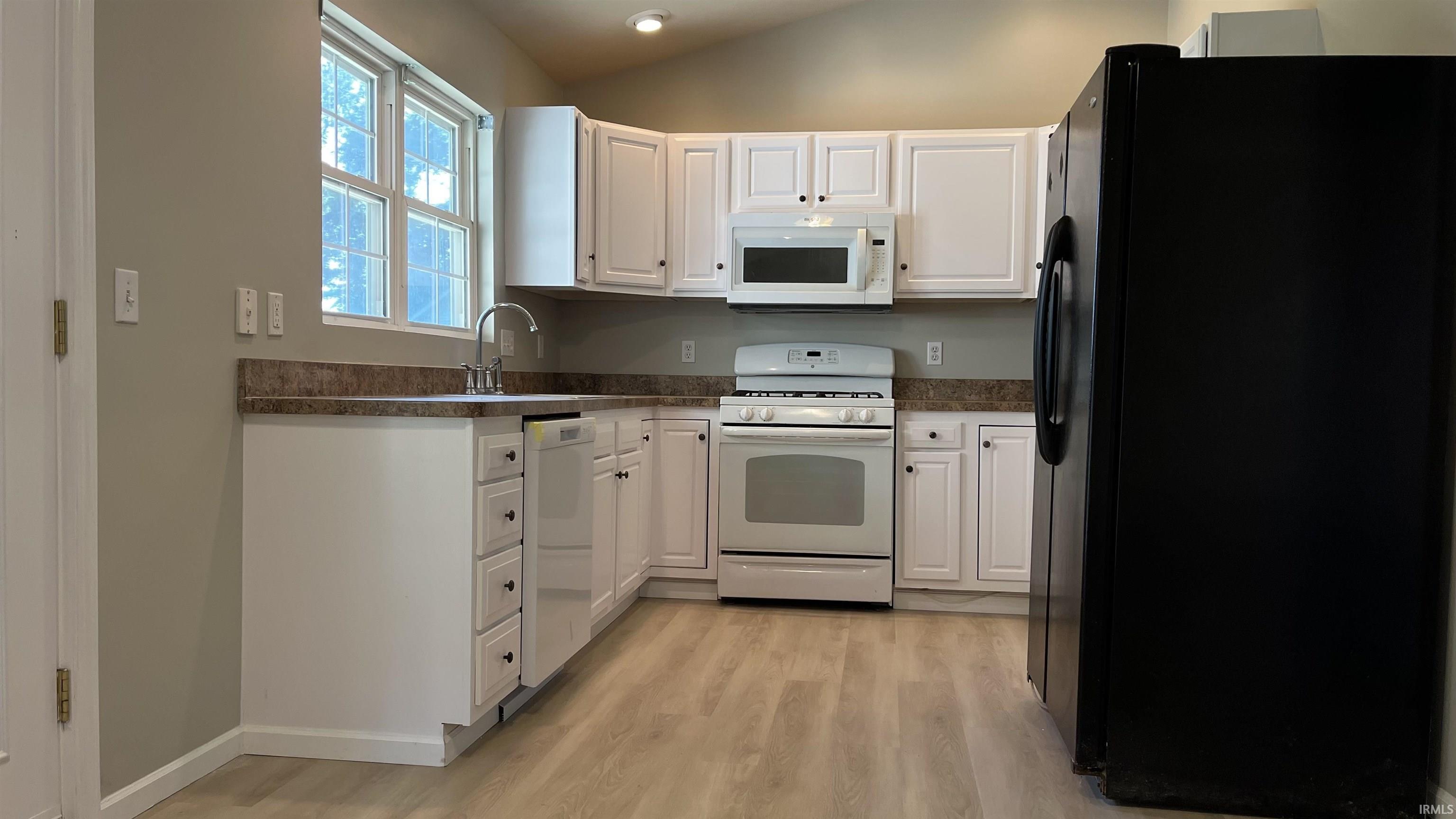 Granger, Indiana 46530, United States, 3 Bedrooms Bedrooms, ,2 BathroomsBathrooms,Residential,Active,209420