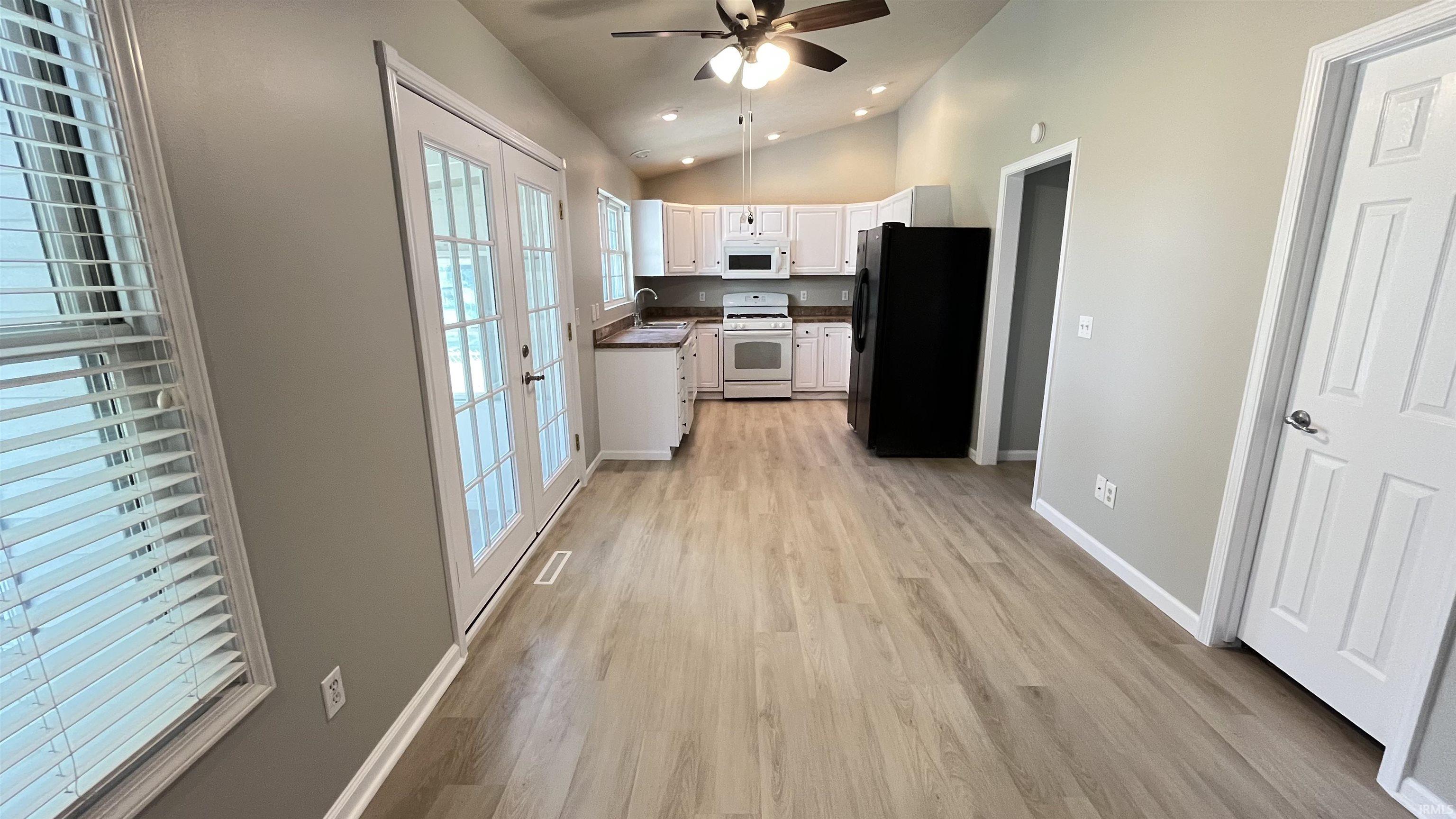 Granger, Indiana 46530, United States, 3 Bedrooms Bedrooms, ,2 BathroomsBathrooms,Residential,Active,209420