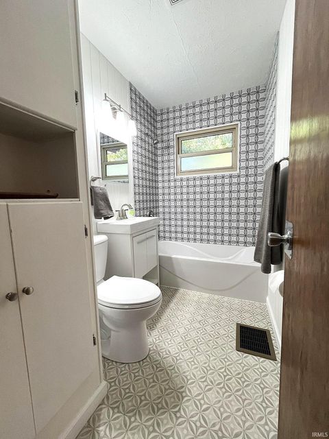 Tiny photo for 2511 Walker Avenue, Kokomo, IN 46901 (MLS # 202540336)