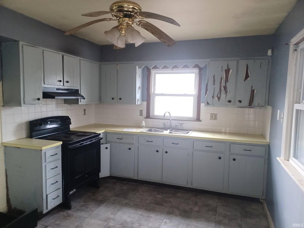 Photo of 1913 Jeanette Avenue, Evansville, IN 47714 (MLS # 202549596)