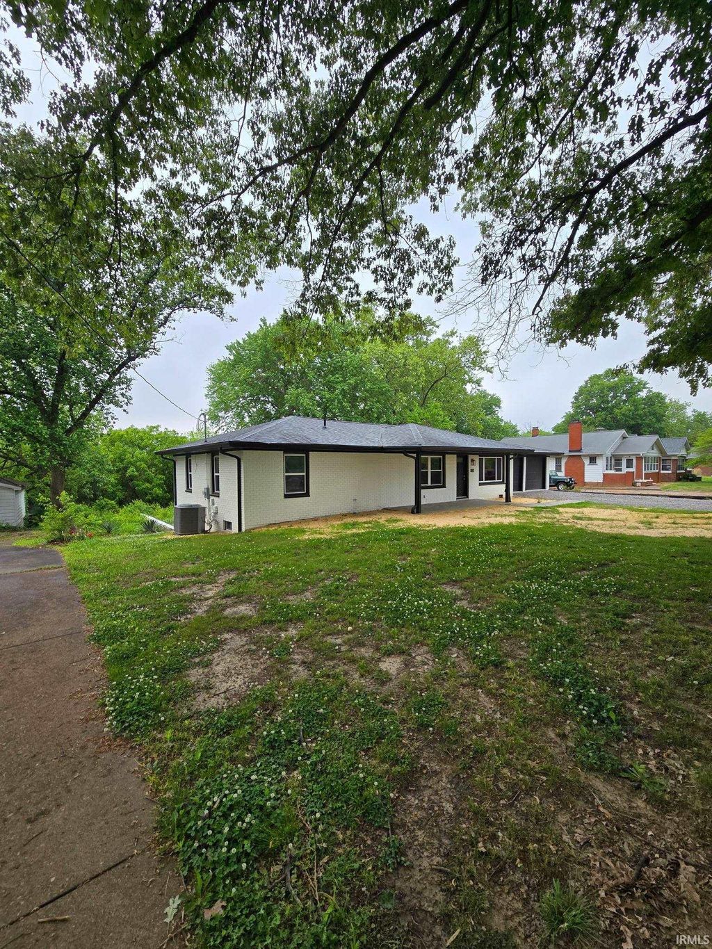 Photo of 5318 Kratzville Road, Evansville, IN 47710 (MLS # 202616118)