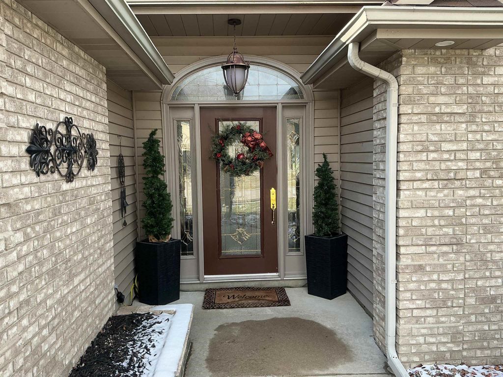 Photo of 1001 Lakeview Drive, Auburn, IN 46706 (MLS # 202605833)