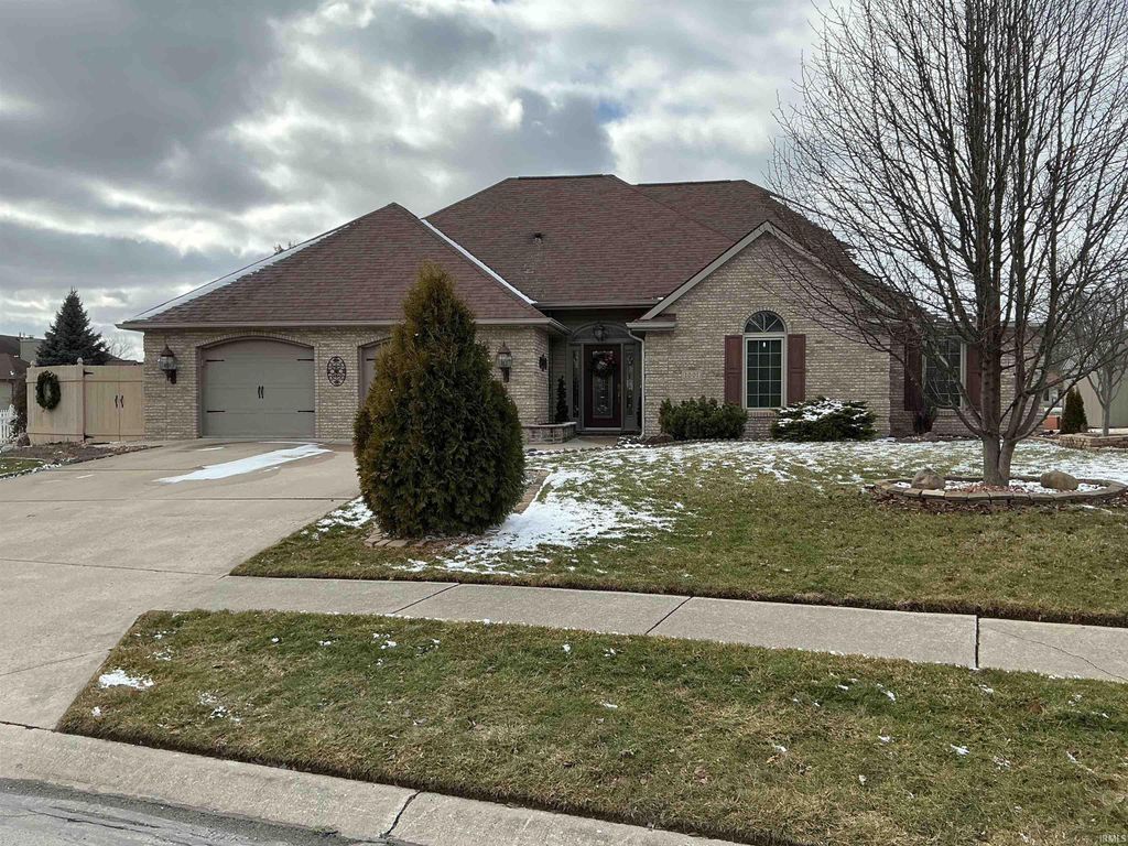 Photo of 1001 Lakeview Drive, Auburn, IN 46706 (MLS # 202605833)