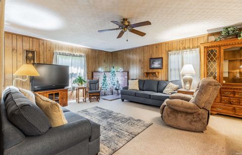 Tiny photo for 321 E Chestnut Street, Boonville, IN 47601 (MLS # 202612041)