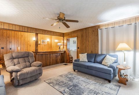 Tiny photo for 321 E Chestnut Street, Boonville, IN 47601 (MLS # 202612041)