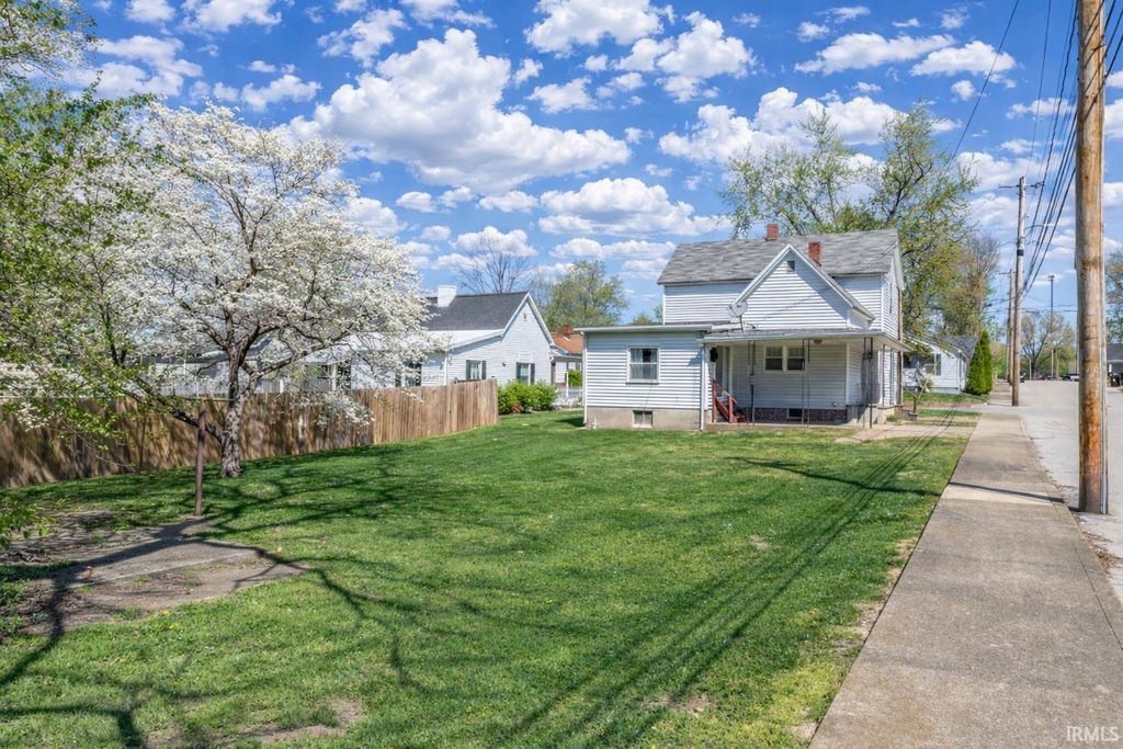 Photo of 321 E Chestnut Street, Boonville, IN 47601 (MLS # 202612041)